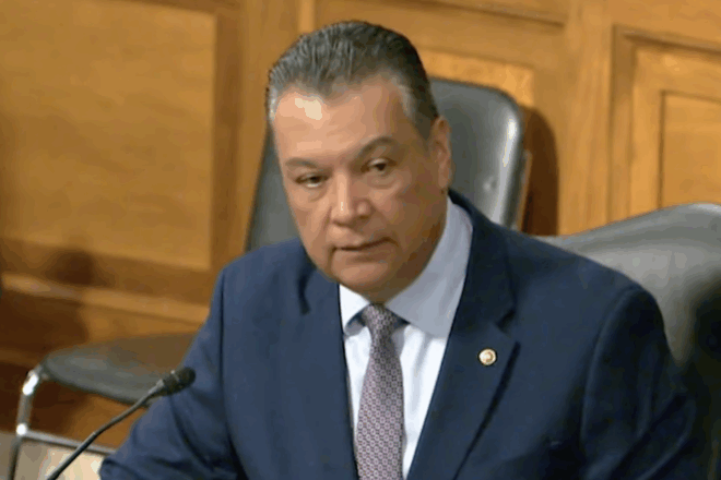 Kris Mayes’ Response to Federal Agents Tackle US Senator