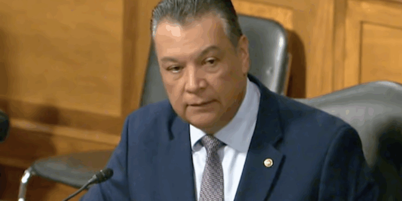 Kris Mayes’ Response to Federal Agents Tackle US Senator