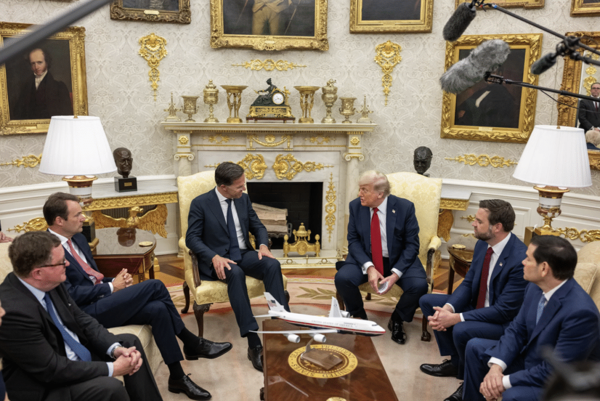 President Donald Trump/ Oval Office