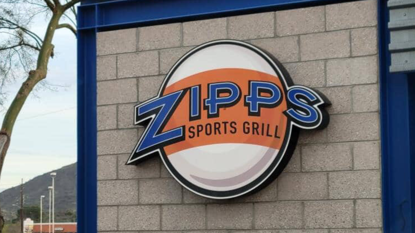 Zipps sports grill (Photo by Rhiannon Michele)